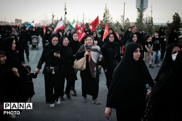 حضور خانوادگی نوجوانان دهه نودی در پیاده روی اربعین حسینی(ع)