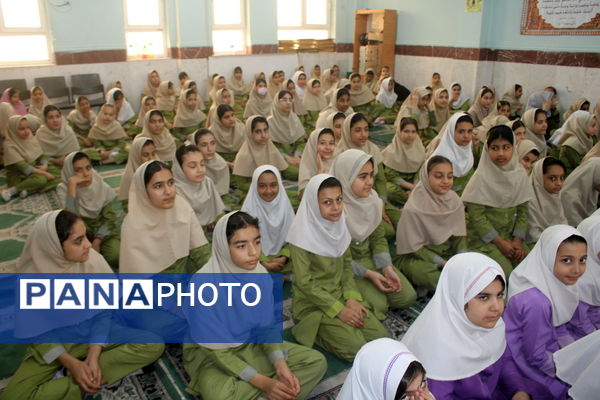 جشن بزرگداشت مقام معلم در دبستان نبوت شهرستان بوشهر