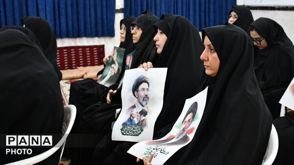  بیعت فرهنگیان آموزش و پرورش مه ولات با رهبر جمهوری اسلامی ایران