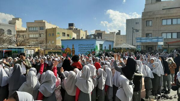 اجرای برنامه فرهنگی و عروسکی پیک دانایی در دبستان نیایش