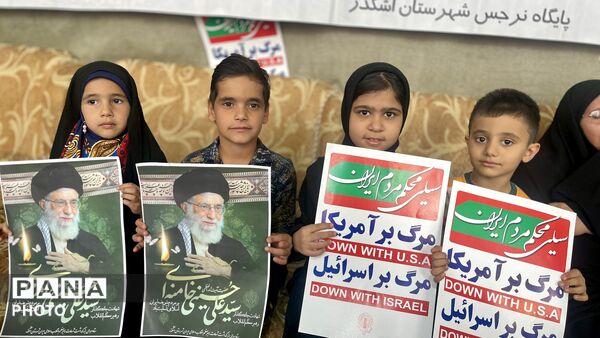 نماز جماعتی که در غم فراق پدر امت خوانده شد