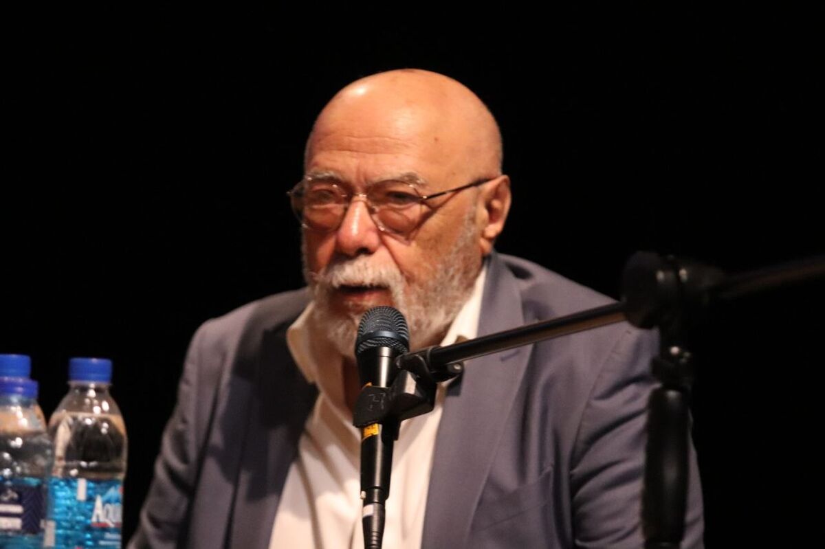 چرا کارگردانان حرفه‌ای تئاتر کم‌کار شده‌اند؟ از اقتصاد ناسالم و کمبود بودجه تا تئاتر بی‌مسئله و فقدان حمایت از گروه‌های مستقل