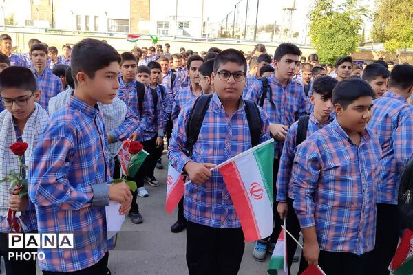 آیین بازگشایی و گرامیداشت هفته دفاع مقدس در دبیرستان علوم و معارف صدرا شیراز