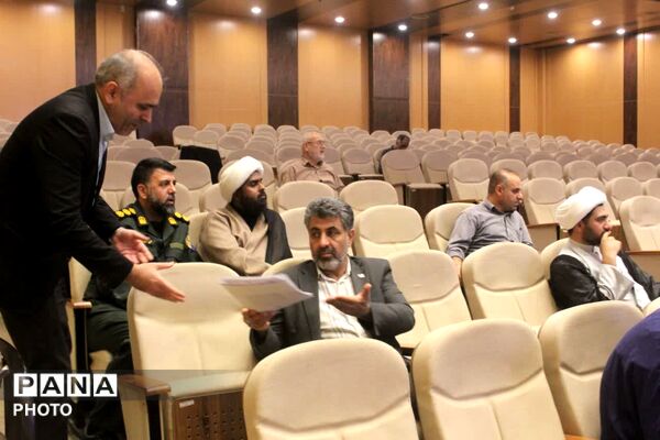 رونمایی از نخستین جلد دانشنامه دفاع مقدس استان قم
