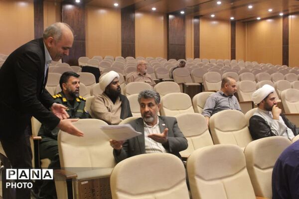 رونمایی از نخستین جلد دانشنامه دفاع مقدس استان قم