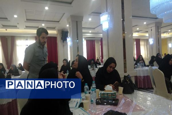 دوره و کارگاه تعاملی مربی، راهبر نسل جدید در مشهد