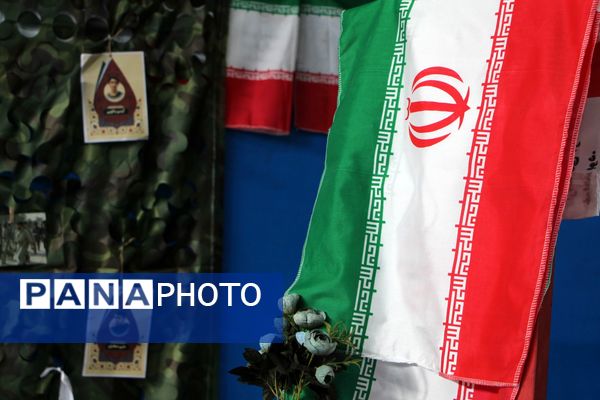 هم‌سرایی هزار نفری دانش‌آموزان یاور انقلاب در اسلامشهر