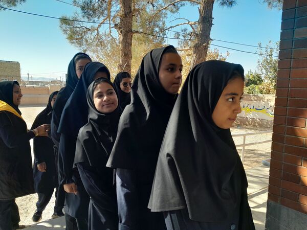 انتخابات شورای دانش آموزی در دبیرستان مادرمهربان خلیل آباد