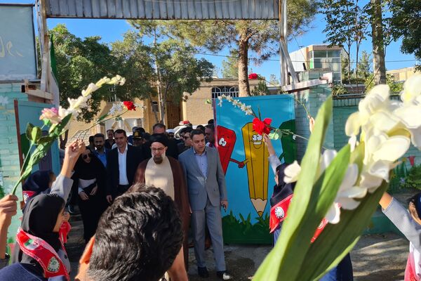 آیین نواختن زنگ ایثار و مقاومت در مدارس آباده