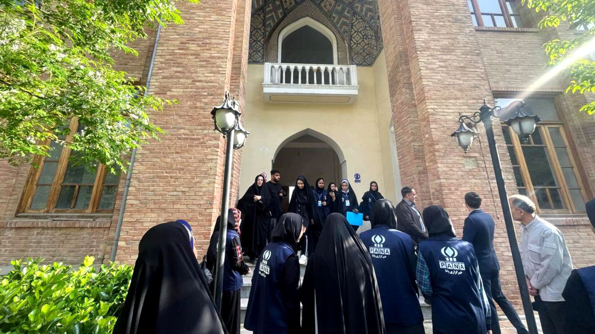 عوامل محیطی یا علاقه دانش‌آموزی؟ کدام یک پیروز خواهند شد
