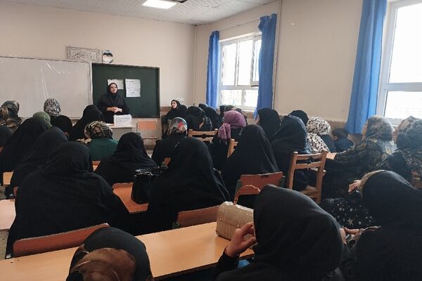 جلسه انجمن و اولیا در دبیرستان فاطمه آهنچی مشهد
