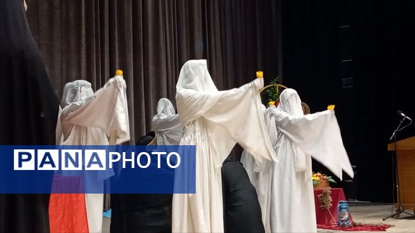 یلدای مادرانه با حضور مادران و دانش آموزان در فرهنگسرای سیمرغ