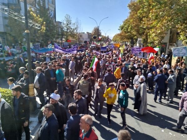 مردم کاشمر با گام‌های استوار در مسیر آرمان‌های انقلاب گام برداشتند 