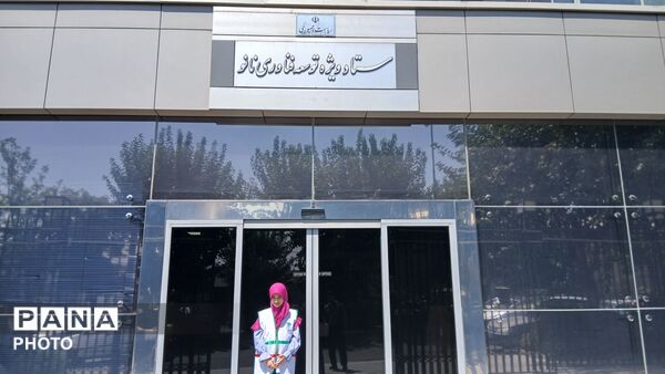  بازدید دانش‌آموزان تهران از ستاد فناوری نانو