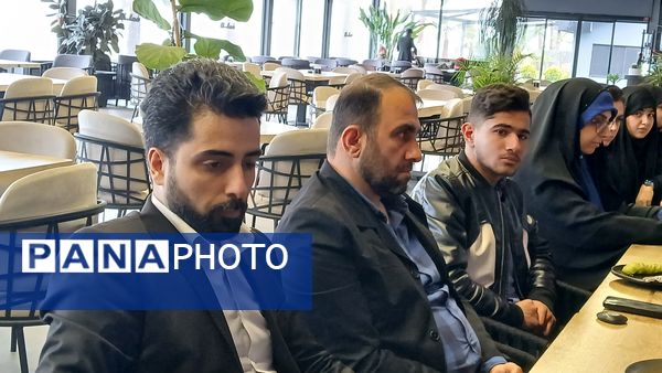 نشست فرماندار محمودآباد با اعضای شورای دانش‌آموزی 