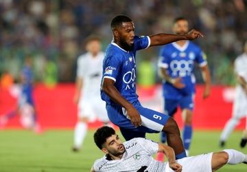 بی‌ نازون، استقلال ‌مقابل پادیاب صف‌آرایی می‌کند