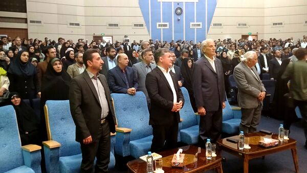 معلم قلب تپنده پایتخت دانایی