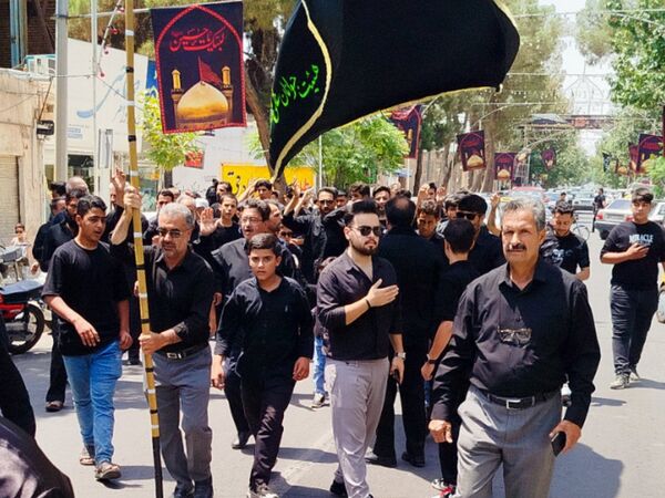  دسته‌های حسینی در راه هیئت علی اکبری کاشمر