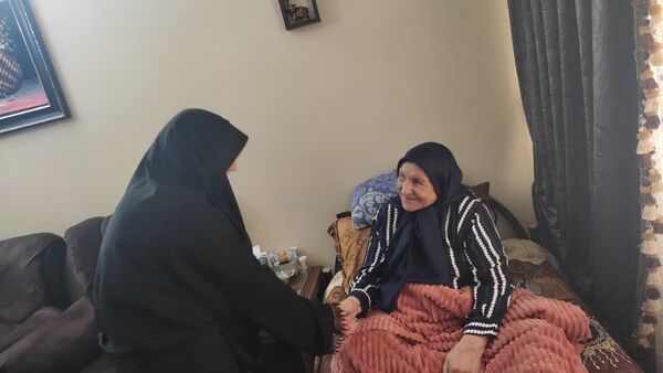  دیدار دانش‌آموزان  پیشتاز دبیرستان پویش دماوند با مادر شهید محمدخانی 