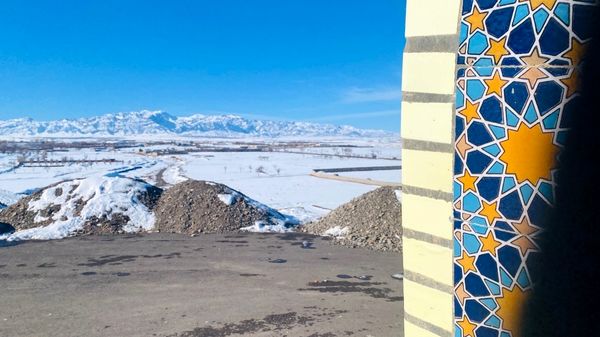 غبارروبی گلزار شهدای گمنام شهرستان باخرز