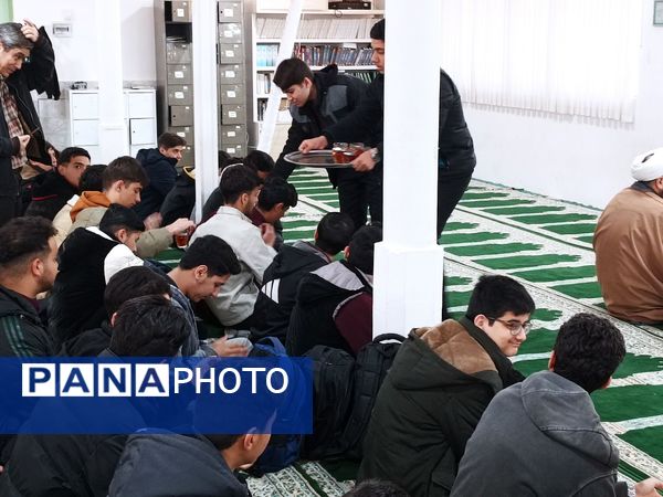 جشن ولادت باسعادت حضرت مهدی (ع) در دبیرستان نمونه آیت‌الله خامنه‌ای