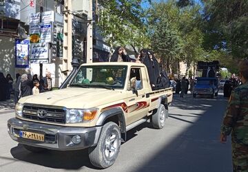 رژه مسلحانه دختران عاشق وطن و جانفدایان ایران 