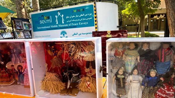 فرزندان ایران زمین در کنار آرامگاه حکیم‌ توس