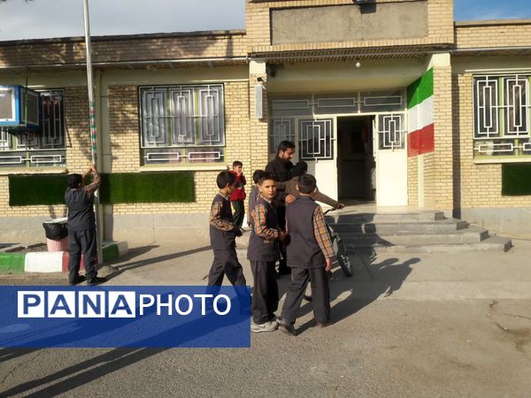 برگزاری جلسات تمرین سرود همگانی به‌مناسبت عید مبعث در آموزشگاه شهید پسندیده فدافن