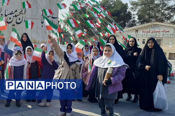 اجرای طرح «لاله‌های روشن» در دبستان آزاده ناحیه 2 شهرری 