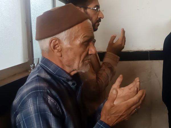 نماز جمعه با حضور پرشور مردم ولایتمدار نیشابور 