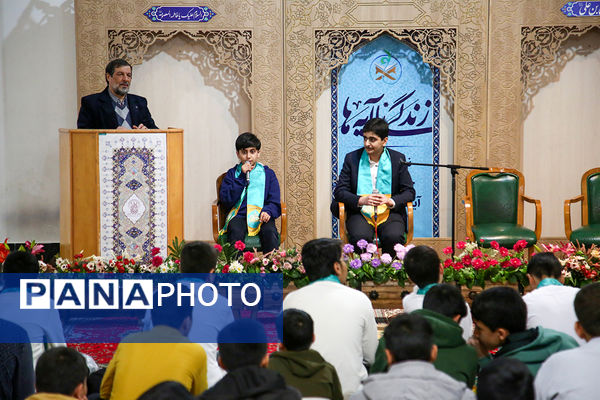دورهمی قرآنی حافظان و قاریان نوجوان در حرم حضرت معصومه(س)