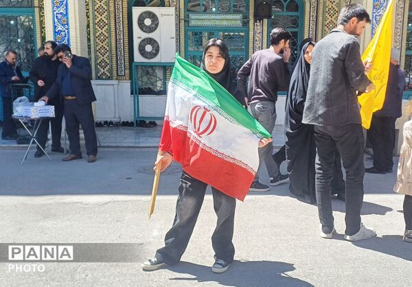 حماسه‌ حضور در شهرکرد؛ از صفوفِ نماز تا غرفه‌هایِ خدمت