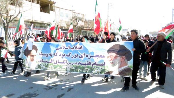 دهه نودی‌ها انقلاب را در دست گرفتند