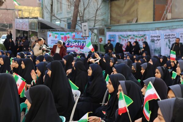 در دل این زمستان سخت و از پس سال‌ها، همچنان عطر آزادی به مشام می‌رسد