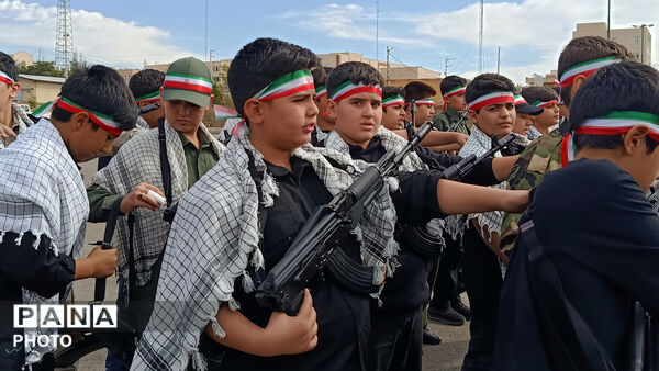 نمایش همبستگی ملی فرهنگیان دیار شور و شعور حسینی در رزمایش ۵۰ هزار نفری