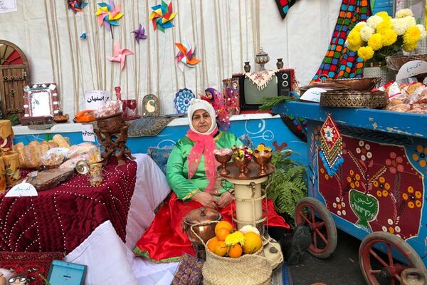 برگزاری بازارچه همدلی با کودکان غزه در دبستان آزاده ناحیه دو شهرری 