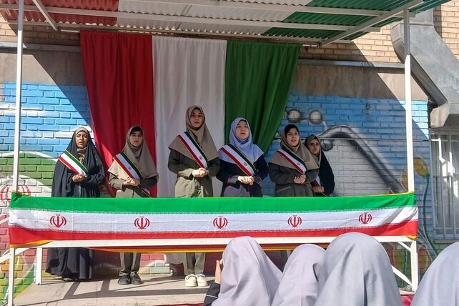 آغاز سال تحصیلی در دبیرستان پونه رونقی منطقه ۱۵