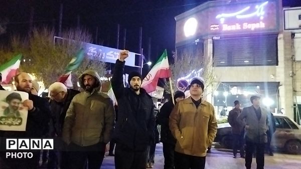 اجتماع خانوادگی فرهنگیان نیشابور در خیابان امام خمینی 