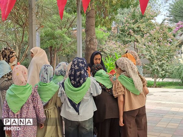 جشن عبادت دختران البرزی در کنار مهر و ماه