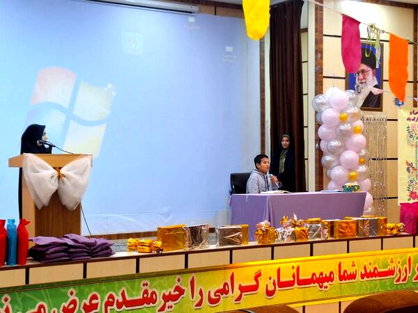 گرامیداشت معلمان و فارغ‌التحصیلان در دبیرستان شهید بابایی