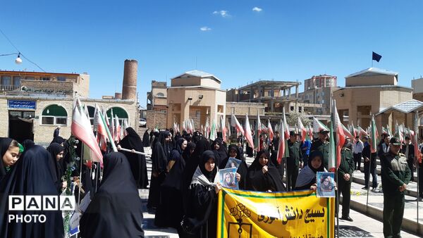 گلزار شهدای شهرستان سراب، میزبان فرهنگیان و دانش‌آموزان در هفته معلم