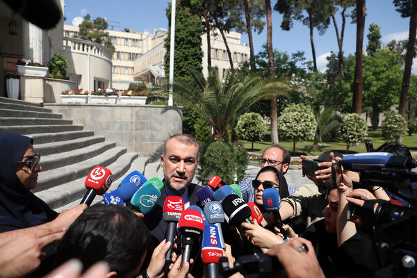 دیپلمات شهید