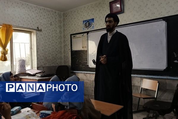 حضور مادر شهید امیرحسین گشانی و قدردانی از معلمان