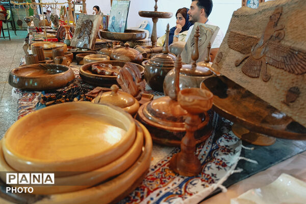 به رنگ دست‌ها در آباده