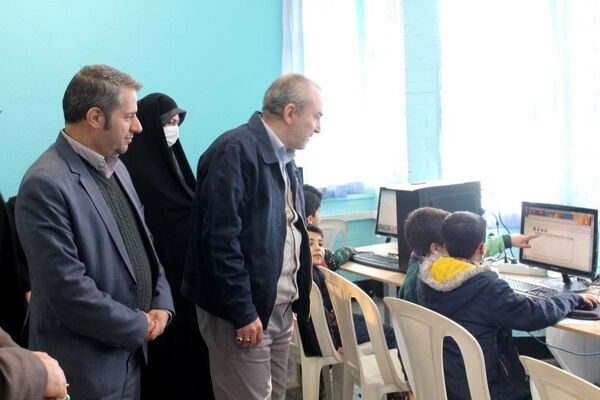 گرامیداشت فرهنگ ایثار با تقدیر از دانش‌آموزان فرزند شهید در منطقه ۵