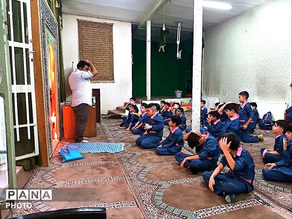 جشن آغاز سال تحصیلی و «روز پرچم» در مدرسه معراج منطقه ۱۰ تهران