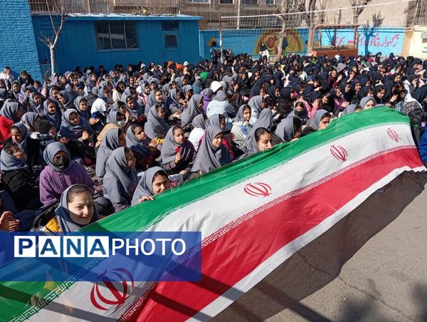 حال و هوای دبیرستان دانش‌نیا در  جشن‌های اعیاد شعبانیه و دهه فجر 