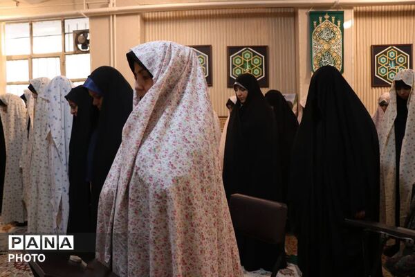 اقامه نخستین نماز مهرماه در هنرستان آل‌یاسین