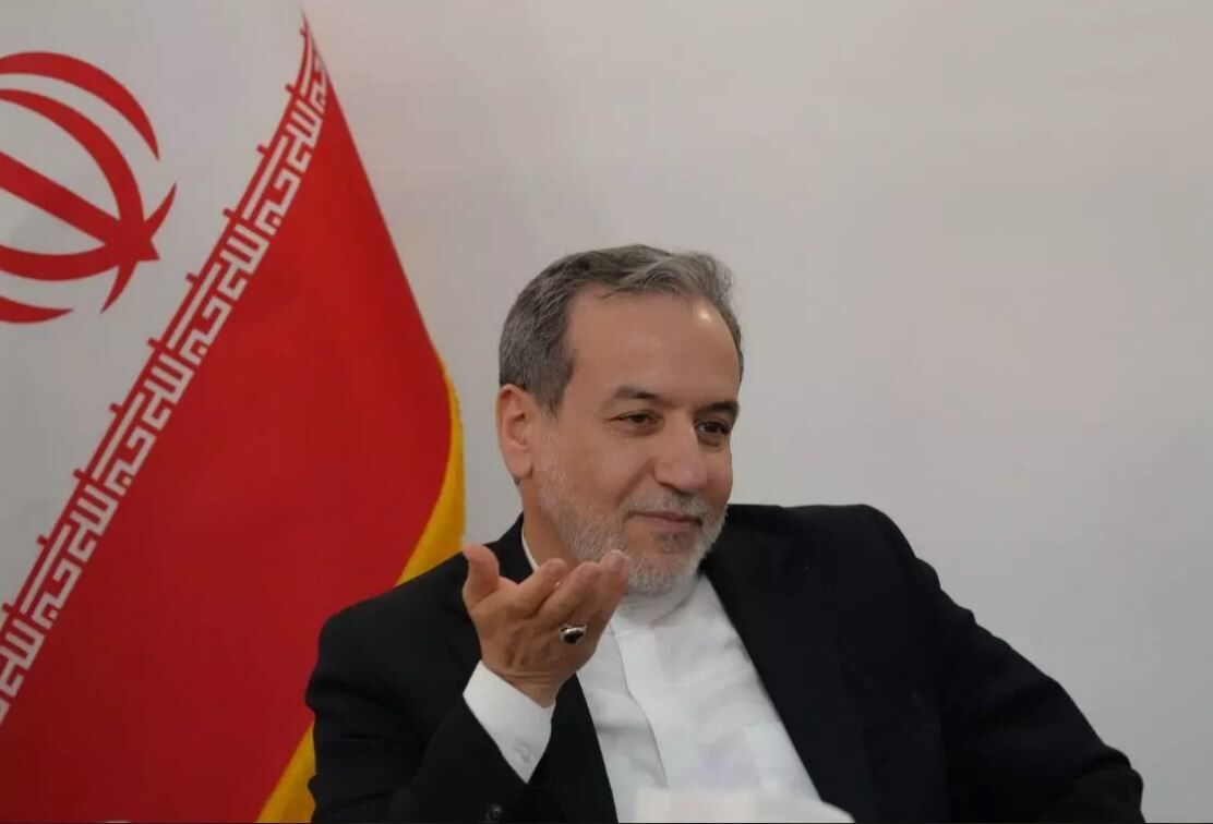 دیپلمات‌ها تحت حمایت میدان حرکت می‌کنند