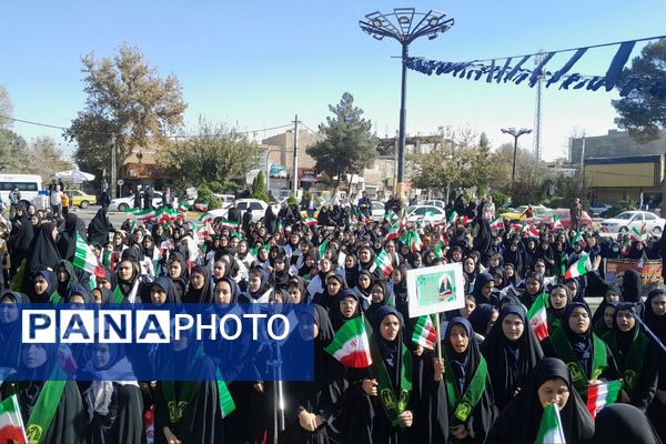 خروش هزاران دانش آموز ورامینی در ۱۳ آبان